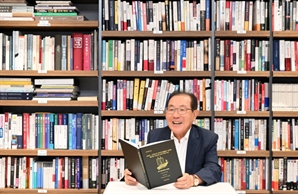 윤동한 "이순신 자력갱생 리더십, 기업에 필요…스스로 성장동력 만들어야"