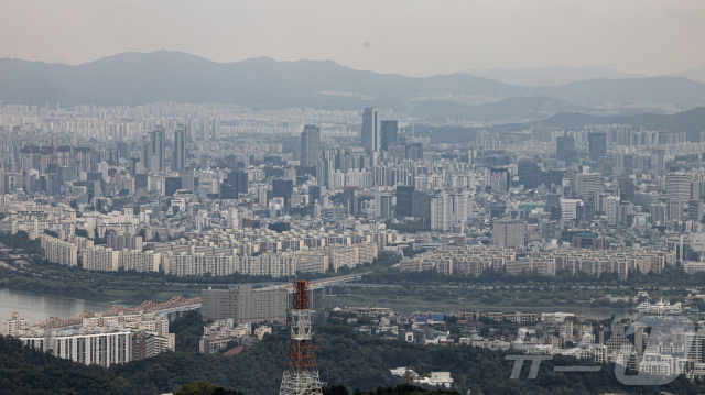 서울 강남구 압구정 현대아파트 단지의 모습. 뉴스1