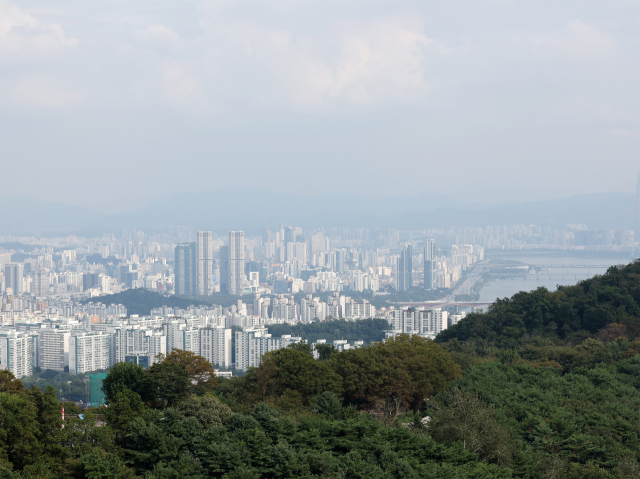 사진은 서울 남산에서 바라본 아파트 단지. /연합뉴스