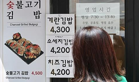 '김밥 한 줄에 5000원? 내가 해 먹고 말지'…집밥 수요 늘자 식품 매출 '무려'