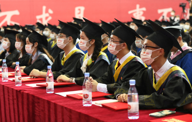 '석사 학위 따도 고교 청소부'…中청년실업률 18% 넘어