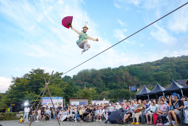 전통줄타기 공연. 사진 제공 = 광주시