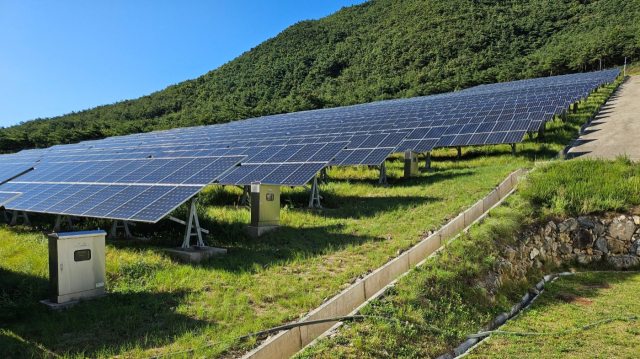 경북 영천시에 위치한 화북면 태양광발전소는 2017년 2.4MW 규모로 지어져 현재도 운영되고 있다. 영천=박신원 기자