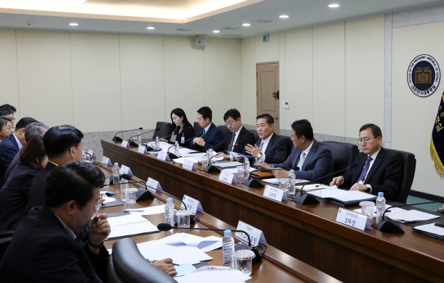 신원식 국가안보실장이 24일 서울 용산 대통령실에서 열린 안보경제현안 점검회의를 주재하고 있다. 연합뉴스