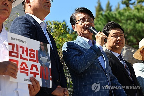 [속보] 검찰 수심위, '명품백 전달' 최재영 목사 청탁금지법 위반 혐의 기소 권고