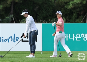 ‘KLPGA 장타자’ 윤이나 ‘도로 협찬’ 308야드 ‘쾅’…‘LPGA 장타자’ 타와타나낏 압도