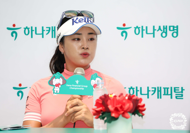 ‘KLPGA 장타자’ 윤이나 ‘도로 협찬’ 308야드 ‘쾅’…‘LPGA 장타자’ 타와타나낏 압도