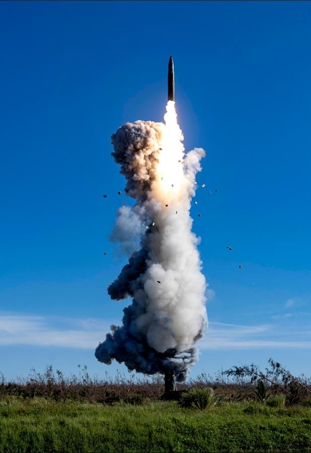 중국이 공개한 ICBM 태평양 발사 사진. 연합뉴스