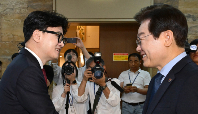 이재명 '중국도 소비쿠폰 발행'…한동훈 '중국식 경제가 목표냐'