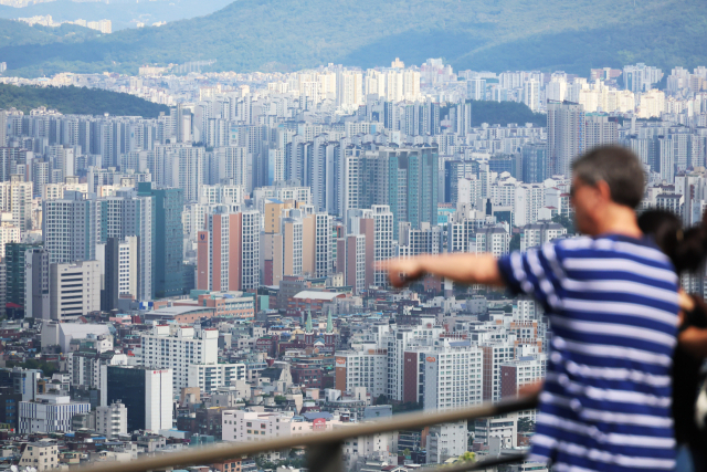 서울 남산에서 바라본 아파트의 모습, 연합뉴스