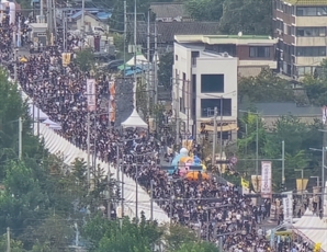 '성심당' 인기 이 정도? 빵축제에 몰린 '구름 인파'…"빵의 지옥서 벌받는 기분"