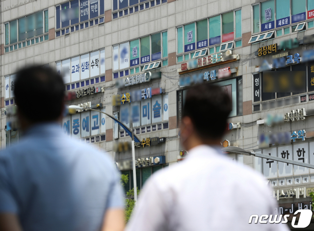 교육부, '사교육 카르텔' 신고 1년 간 1162건 접수…경찰 수사는 8건