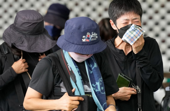 '우리도 저랬는데'…검은 옷 맞춰 입고 대성통곡하는 日, 무슨 일?