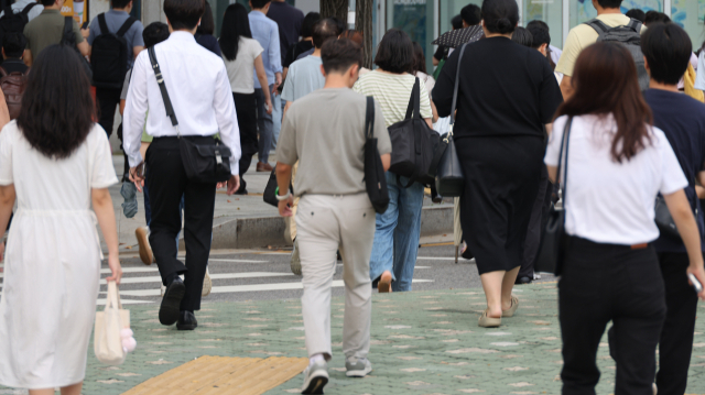 밥값까지 월 1만원 적어…中企 근로자 복지, 대기업 ‘3분의 1’