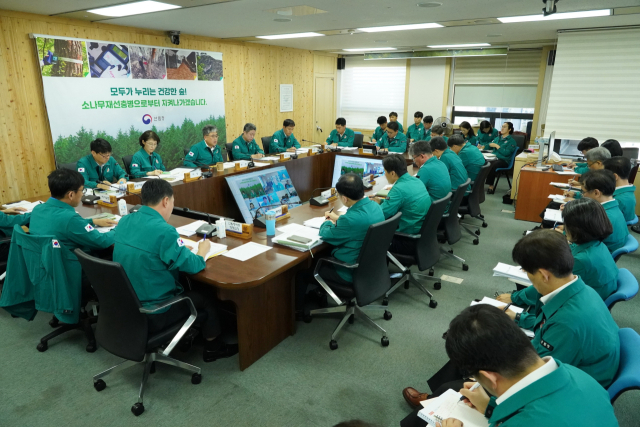 임상섭 산림청장이 소나무재선충병 방제 대책회의를 주재하고 있다. 사진제공=산림청