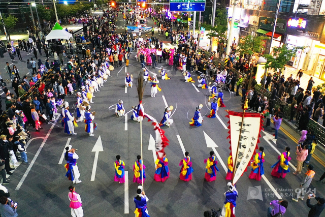 안성맞춤 남사당 바우덕이 축제 길놀이. 퍼레이드 사진 제공 = 안성시