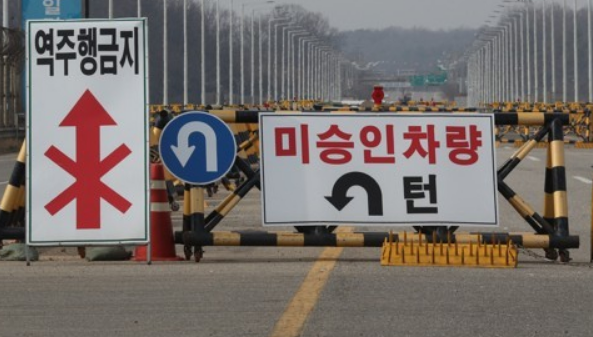 '북한 돌아갈래'…마을버스훔쳐 北으로 돌진하던 탈북민 체포