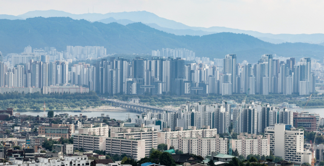 서울 남산에서 바라본 서초구 일대 아파트. 연합뉴스