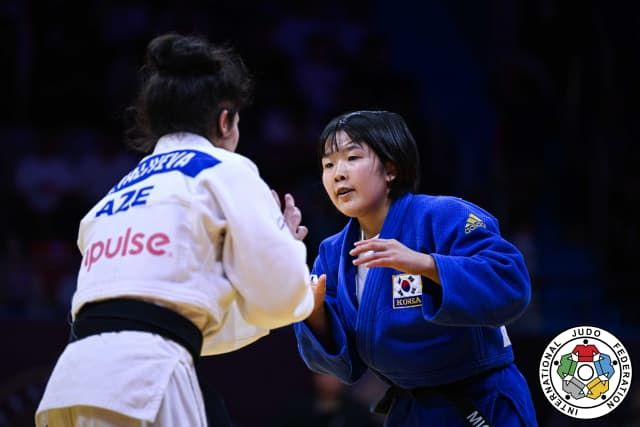 세계청소년유도선수권 동메달 결정전에서 공격 기회를 엿보는 허미오(오른쪽). 국제유도연맹 홈페이지