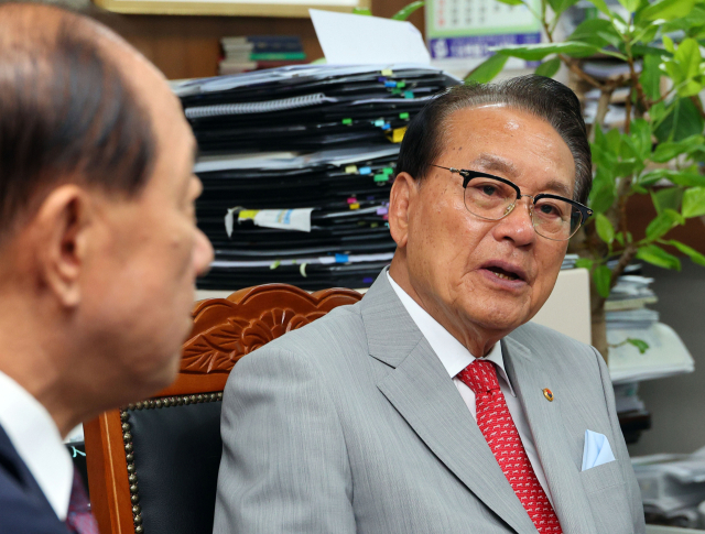 '노인복지당 뽑아달라' 대한노인회장, 동생 소속 정당 선거운동 혐의 송치