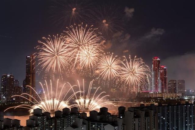 여의도 불꽃축제 앞두고 교통체증 극심…“시속 9km로 서행'