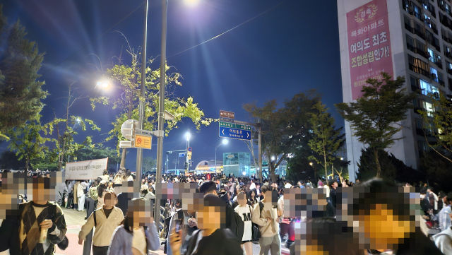 [르포] 아이유 노래에 맞춰 '펑펑'…107만명 다녀간 불꽃축제, 안전은?