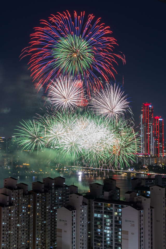 107만명 몰린 불꽃축제, 큰 사고는 없었지만…