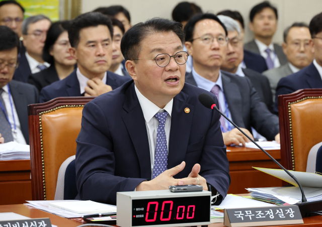 7일 오후 열린 국회 정무위원회의 국무조정실·국무총리비서실 등의 국정감사에서 방기선 국무조정실장이 의원 질의에 답변하고 있다. 연합뉴스