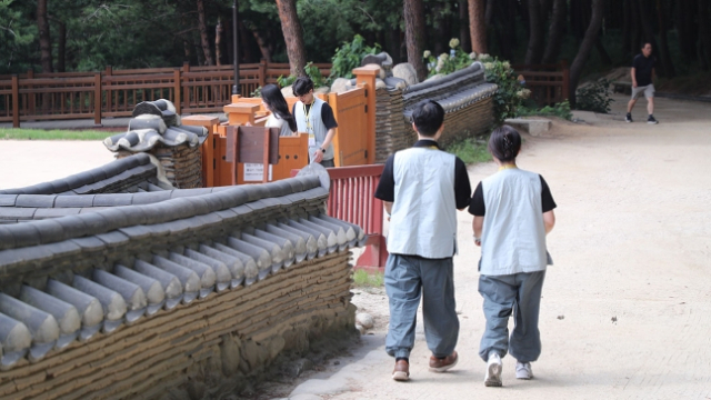 '나는 절로'에 참여한 참가자. 사진=연합뉴스