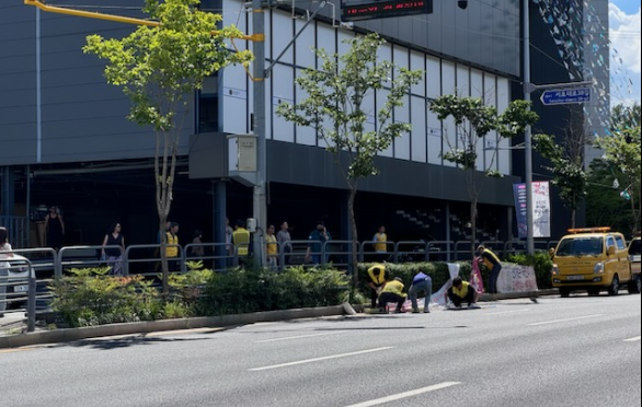 ‘욕설·비방’ 얼룩진 강남역 시민 품으로…서울 서초구, 불법 현수막 철거 완료