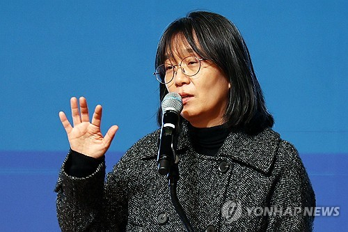 [일문일답] 한강 ''삶의 의미를 탐구한 선배들이 나의 영감'…'어릴 때부터 번역서와 한국어 책 읽어'