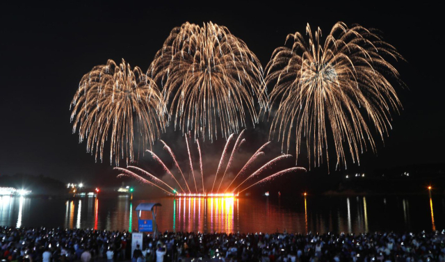 지난해 6월 4일 울산 동구 일산해수욕장에서 열린 2023 울산공업축제 폐막식 및 불꽃축제. 사진제공=울산시 동구