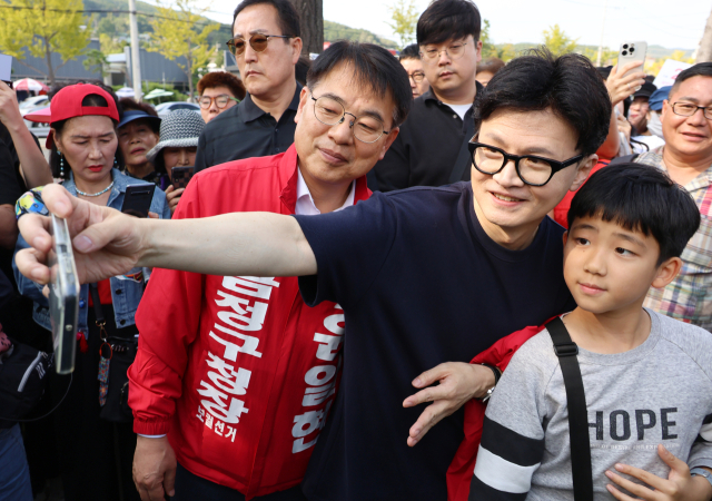 부산 공들이는 한동훈 “금정구 현안, 즐거운 마음으로 해결할 것”