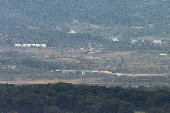 합참 '군, 北 남북연결도로 폭파 후 MDL이남에 대응사격'