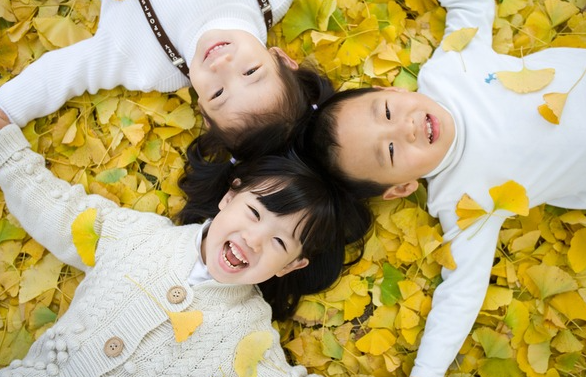 '연봉 3배 줄게' '육휴 1년 줄게'…돈 쏟아부어도 답 없는 '저출생' 어쩌나