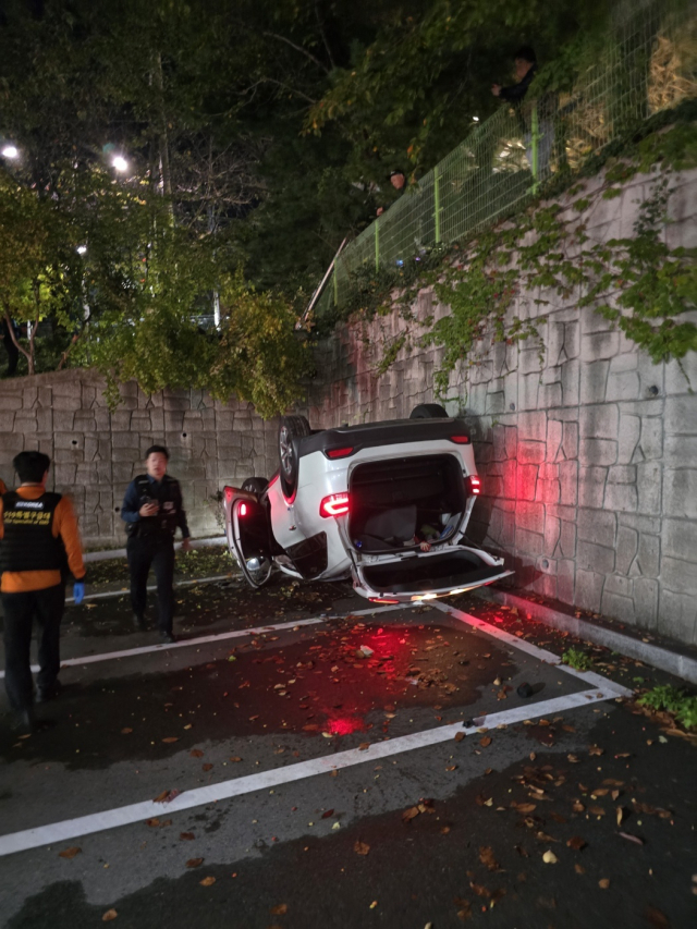 '만취 음주차량 사고 난 곳이…경찰청 주차장' 면허취소 수치 50대 남성 4m 추락 사고