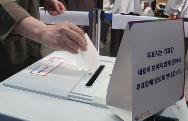 재보궐 1시 투표율 15.9%…기초단체장 42.3%