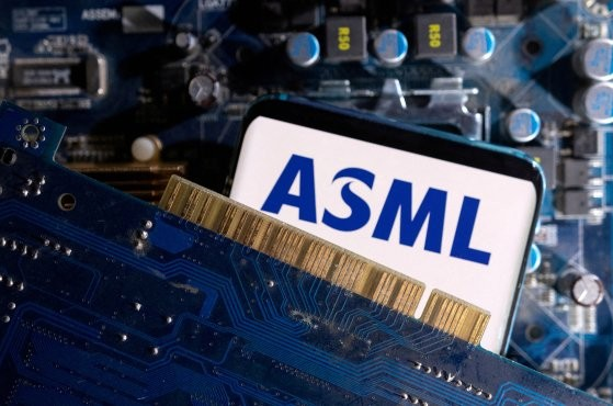 '반도체 겨울론' 재점화한 ASML CEO "불황 내년까지 이어질 것"