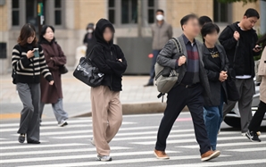 추워진 날씨에 두툼해진 옷차림