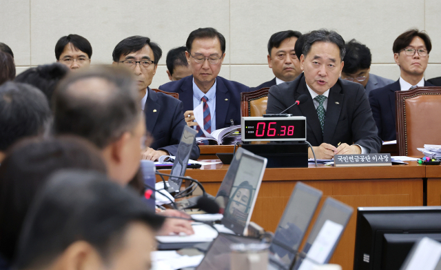 ”직접 굴리는 게 낫다”…국민연금, 위탁수수료 5년간 2000억 줄인다