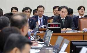 ”직접 굴리는 게 낫다”…국민연금, 위탁수수료 5년간 2000억 줄인다 [시그널]