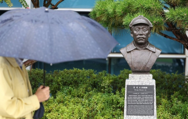 육군사관학교 충무관 앞의 홍범도 장군 흉상. 연합뉴스