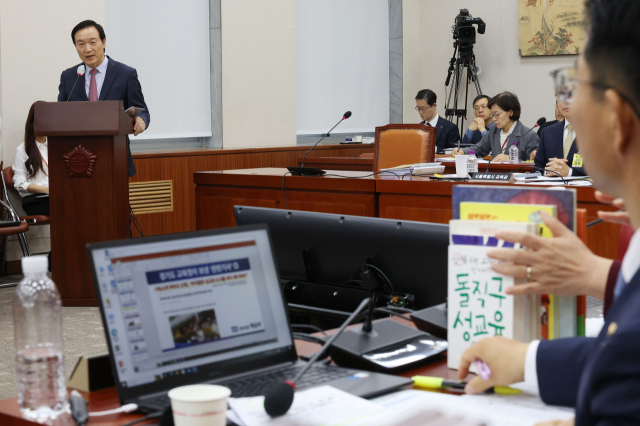 답변하는 임태희 경기도교육감 (서울=연합뉴스) 신준희 기자 = 임태희 경기도교육감이 22일 국회에서 열린 교육위원회 국정감사에 출석, 의원 질의에 답하고 있다. 2024.10.22 hama@yna.co.kr (끝) <저작권자(c) 연합뉴스, 무단 전재-재배포, AI 학습 및 활용 금지>