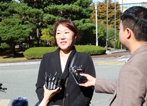 김건희 여사 공천개입 의혹 제기 강혜경 씨 검찰 소환