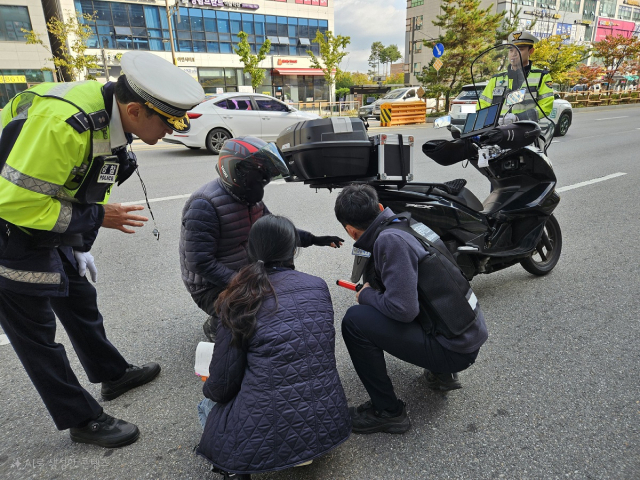 경기 남양주시가 지난 23일 불법 차량에 대한 합동단속을 벌이고 있다. 사진 제공=남양주시