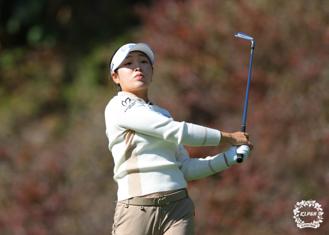 유현조가 KLPGA 투어 덕신EPC·서울경제 레이디스 클래식 3라운드 3번 홀에서 티샷을 날리고 있다. 사진 제공=KLPGA