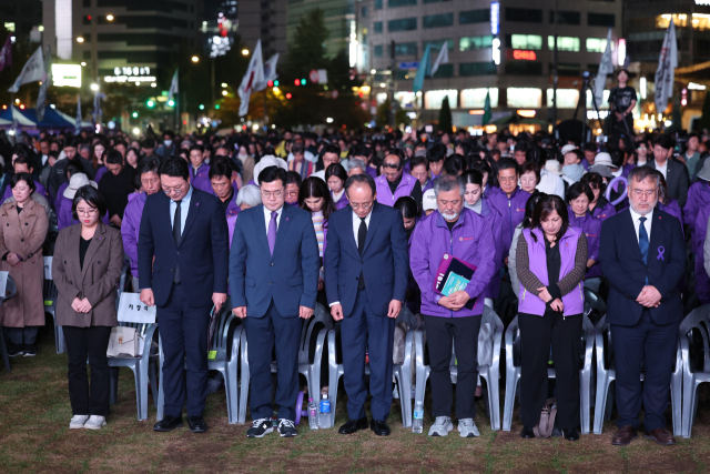 이태원참사 2주기, 서울광장서 보랏빛 추모… '이런 불행 반복 안 돼, 진상 규명해야'