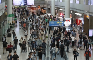 "변우석 되고 임영웅은 안 된다?"…난리 난 공항 '연예인 전용문' 결국