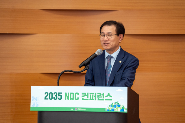 남형기 국무조정실 국무2차장이 28일 서울 삼성동 코엑스에서 열린 ‘2035 NDC(국가 온실가스 감축 목표) 콘퍼런스’에서 인사말을 하고 있다. 사진제공=총리실