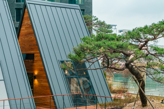 현대건설이 디에이치퍼스티어아이파크 단지 내에 조성한 ‘내추럴 티 하우스(Natural Tea House)’. 사진 제공=현대건설